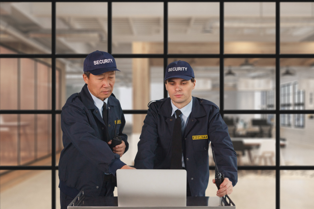 警備員に必須のコミュニケーション能力とは？クレーム・緊急時対応で差がつく秘訣